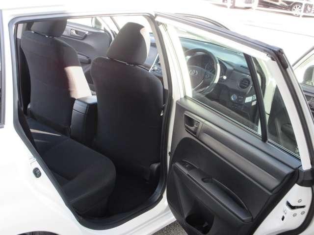 カローラフィールダー ハイブリッド　ＥＸ　衝突被害軽減システム／メモリーナビ／Ｂｌｕｅｔｏｏｔｈ／バックカメラ／ＥＴＣ／プッシュスタート／ナノイー付オートエアコン／サイドエアバッグ／障害物センサー（11枚目）