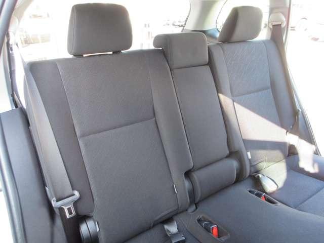 カローラフィールダー ハイブリッド　ＥＸ　衝突被害軽減システム／メモリーナビ／Ｂｌｕｅｔｏｏｔｈ／バックカメラ／ＥＴＣ／プッシュスタート／ナノイー付オートエアコン／サイドエアバッグ／障害物センサー（12枚目）