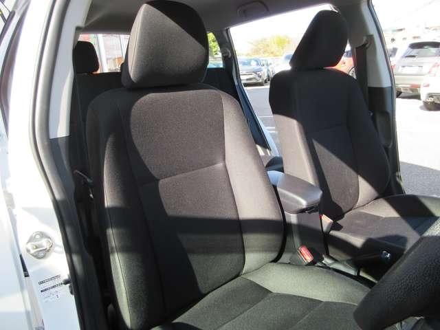 カローラフィールダー ハイブリッド　ＥＸ　衝突被害軽減システム／メモリーナビ／Ｂｌｕｅｔｏｏｔｈ／バックカメラ／ＥＴＣ／プッシュスタート／ナノイー付オートエアコン／サイドエアバッグ／障害物センサー（14枚目）