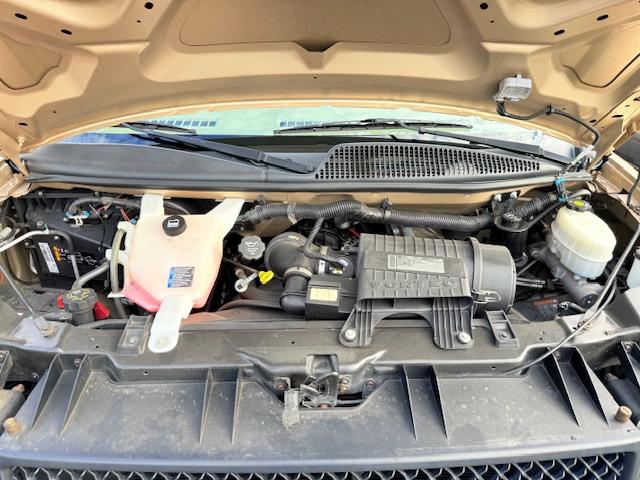 シボレーエクスプレス ＬＳ　新車並行　６Ｌエンジン　オートチェック有　カーゴバン　１ナンバー　２人乗り（2枚目）