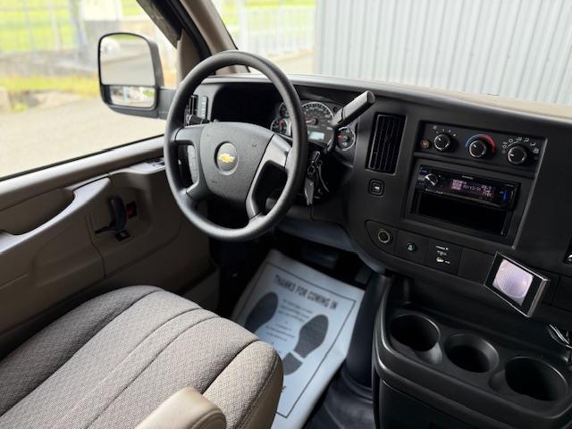 シボレーエクスプレス ＬＳ　新車並行　６Ｌエンジン　オートチェック有　カーゴバン　１ナンバー　２人乗り（4枚目）