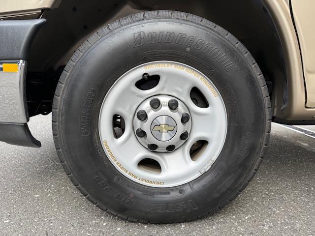 シボレーエクスプレス ＬＳ　新車並行　６Ｌエンジン　オートチェック有　カーゴバン　１ナンバー　２人乗り（5枚目）