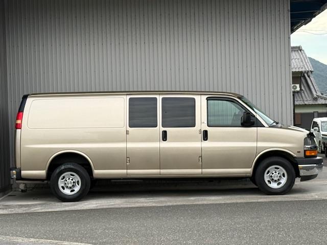 シボレーエクスプレス ＬＳ　新車並行　６Ｌエンジン　オートチェック有　カーゴバン　１ナンバー　２人乗り（14枚目）