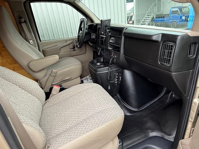 シボレーエクスプレス ＬＳ　新車並行　６Ｌエンジン　オートチェック有　カーゴバン　１ナンバー　２人乗り（24枚目）