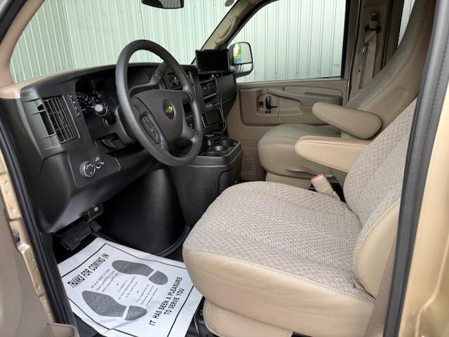 シボレーエクスプレス ＬＳ　新車並行　６Ｌエンジン　オートチェック有　カーゴバン　１ナンバー　２人乗り（27枚目）