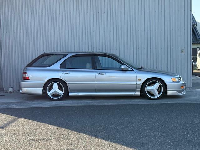 アコードワゴン ＥＸ　新車並行　レザーシート　サンルーフ　ローダウン　エアロ　１７ＡＷ　ＬＥＤヘッドライト（10枚目）