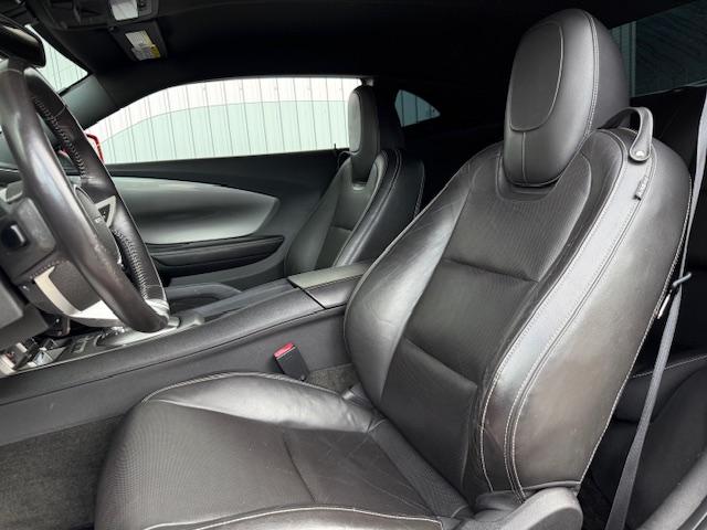 シボレーカマロ ＬＴ　ＲＳ　ディーラー車　ナビゲーション　ＥＴＣ　バックカメラ　社外マフラー　純正２０ＡＷ（7枚目）