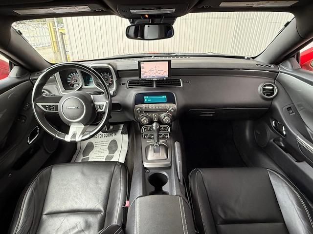 シボレーカマロ ＬＴ　ＲＳ　ディーラー車　ナビゲーション　ＥＴＣ　バックカメラ　社外マフラー　純正２０ＡＷ（9枚目）