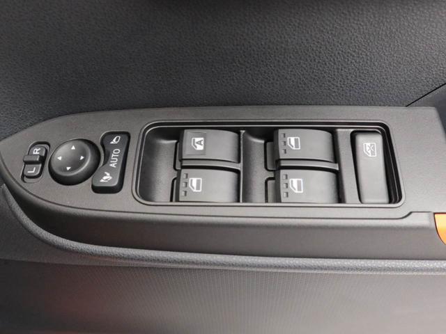 タント ファンクロス ルーフレール 両側電動スライドドア 電動パーキングブレーキ  クリアランスソナー  LEDライト スマートキー オートエアコン(17枚目)