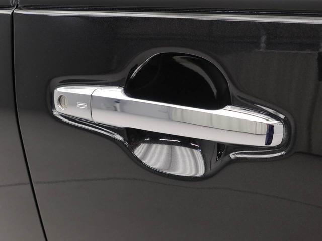 電子カードキーを携帯していれば、フロントドアハンドルのリクエストスイッチに触れるだけでドアロックを施錠・解錠できます。