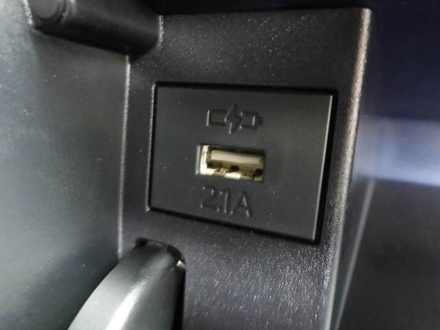 スマートフォンの充電等に使える電気製品の電源が車内でとれるアクセサリーソケットを装備しています