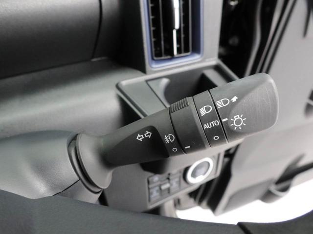 【オートライト】 周囲の明るさに応じて、ヘッドランプを自動的に点灯・消灯します。また、エンジン切ると、ヘッドランプを自動的に消灯し、バッテリー上がりを防ぐヘッドランプ自動消灯システム付きです。
