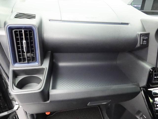 小物が収納できるスペースがあります。