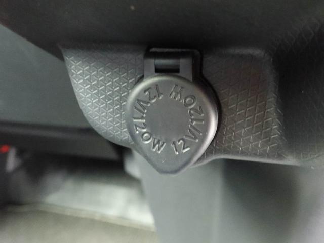 アクセサリーソケット(12V) 携帯電話やスマートフォンの充電ができます。