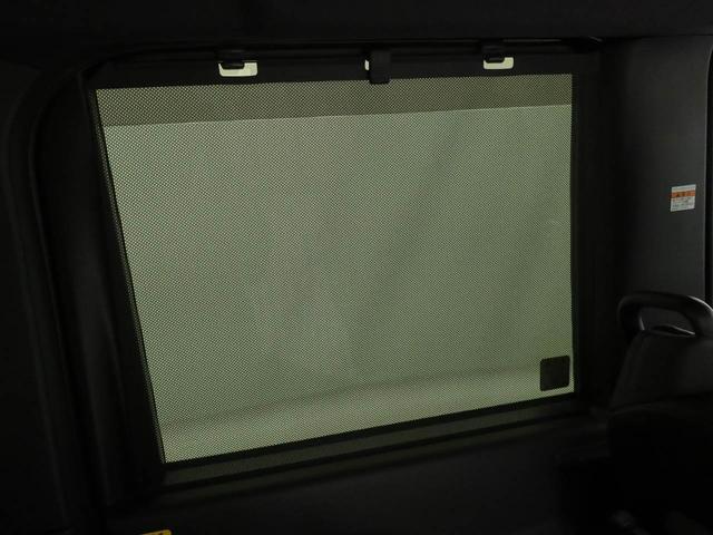 格納式リヤドアサンシェード 強い日射しのまぶしさを軽減。使わないときはトリム内に格納できます。