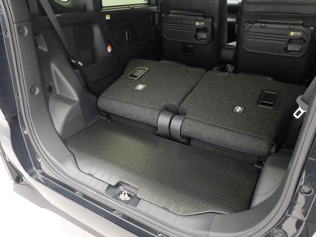 後席シート格納 後席シートを格納すると、広大なスペースが出現。