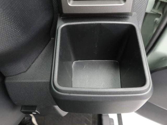 エアコン吹き出し口下部に設置されていますので使いやすさバッチリ！運転席から手の届くちょうどの位置です！