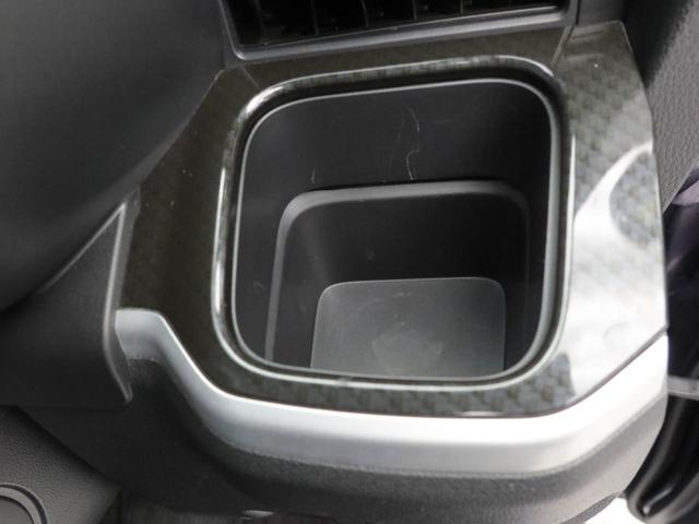 カップホルダーは運転席や助手席からちょうど手の届く位置です！！