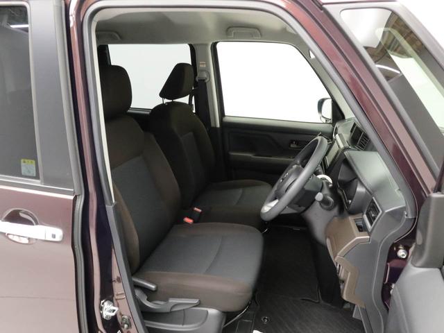 ＣＶＴ（無段変速）のオートマチックです。インパネシフトがとても使い易く足元がスッキリするので、空間が広く使えますね♪