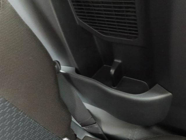 こちら側にもドリンクホルダーあります。