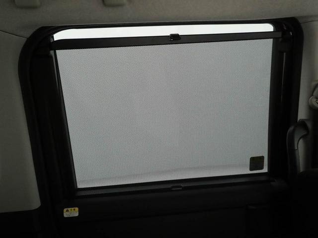お子様が後部座席で眠る時、日差しが眩しい…ということがなく快適に過ごせます。また、後部座席のプライバシー保護にも役立ちます。使わないときは、収納しておけるのもいいですね！