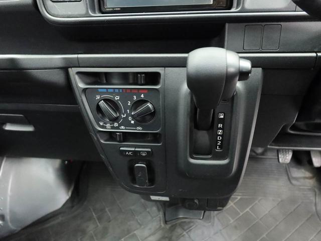 ハイゼットカーゴ デラックスＳＡＩＩＩ　エアコン　パワステ　パワーウィンドウ　ＡＢＳ　エアバック　キーレス（4枚目）