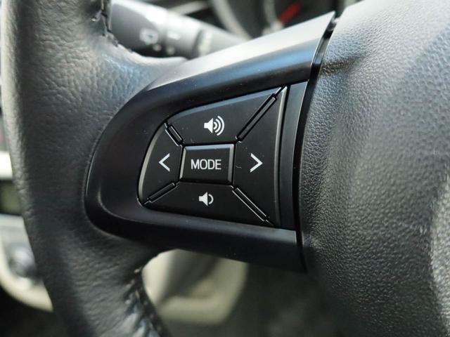 �X�e�A�����O�X�C�b�`�t���ł��B�^�]���ɑO������ڂ𗣂����ƂȂ��A�I�[�f�B�I�̑��삪�ł���̂ŁA���S�ȑ��s���T�|�[�g���܂��B