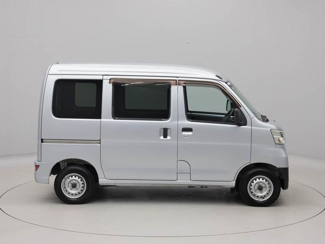 ���̒��ÎԂ̓��[���N���[�j���O���{�H�����ēW�����Ă���܂��B���q�l���C�����悭�h���C�u���Ē�����悤�Ɉ���䒚�J�ɍ�Ƃ��Ă��܂��I����X���ɂĂ��m�F���������B