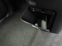 インパネロアボックス 運転席から手の届く位置にあるので収納に便利です。