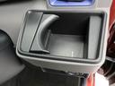 カップホルダーは運転席や助手席からちょうど手の届く位置です!!