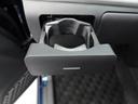 カップホルダーは運転席や助手席からちょうど手の届く位置です!!