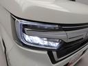 LEDヘッドランプ。白く明るい光でなおかつ低消費電力。クリアランスランプがスタイリッシュなラインを描きます。