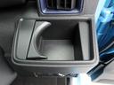 カップホルダーは運転席や助手席からちょうど手の届く位置です!!