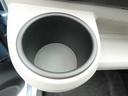 カップホルダーは運転席や助手席からちょうど手の届く位置です!!