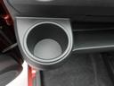 カップホルダーはインパネの左右に付いています。エアコンの風が当たるように設置されているので、冬には保温、夏には冷却の効果がありますよ。