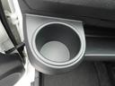 カップホルダーはインパネの左右に付いています。エアコンの風が当たるように設置されているので、冬には保温、夏には冷却の効果がありますよ。