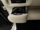 助手席にもプッシュ式ドリンクホルダーあります。