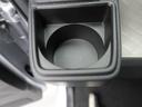 【カップホルダー】エアコン吹き出し口下部に設置されていますので使いやすさバッチリ！助手席から手の届くちょうどの位置です！