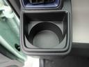 【据え置きカップホルダー】エアコン吹き出し口下部に設置されていますので使いやすさバッチリ！助手席から手の届くちょうどの位置です！