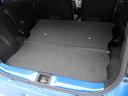 リアシートを倒せば大きい荷物も積むことができます。必要に応じてご活用下さい