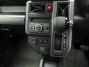 オートエアコン付きです。温度設定をすればお任せで快適な室温にしてくれます。ディスプレイもプッシュボタンも大きめになっているので操作性にも優れています。