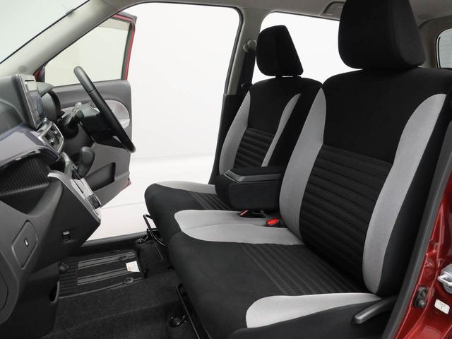 厚みがあって、座り心地のいいソファのようなシート。運転席も助手席もリラックスしてゆったりと座れます。