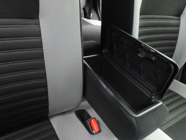 小物入れですがフタを閉められるので、綺麗に収納できます♪　気付いたら小物が一杯溜まっていたなんて事にご注意下さいね〜