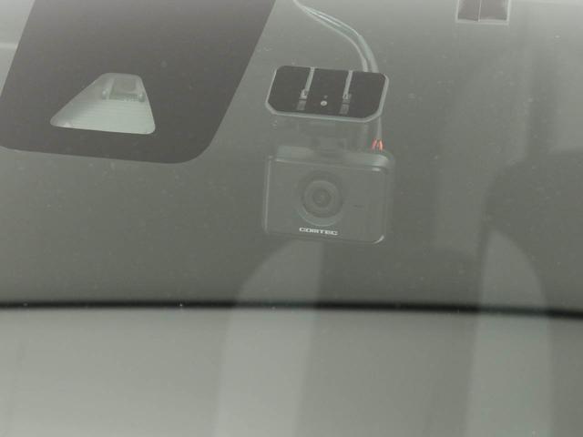 安心・安全なカーライフに必須のドライブレコーダーを装備！走行中はもちろん、あおり運転や事故に遭遇した際の状況も映像で記録し、万一のリスクに備えます。