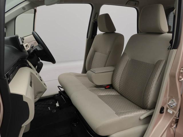 厚みがあって、座り心地のいいソファのようなシート。運転席も助手席もリラックスしてゆったりと座れます。