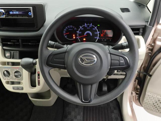 センターメーターで視界良好な運転席廻りです。運転時の視線移動が少なくて済むので安全性にも一役買ってくれますね。ぜひ一度ご覧になってください。見易さが違いますよ