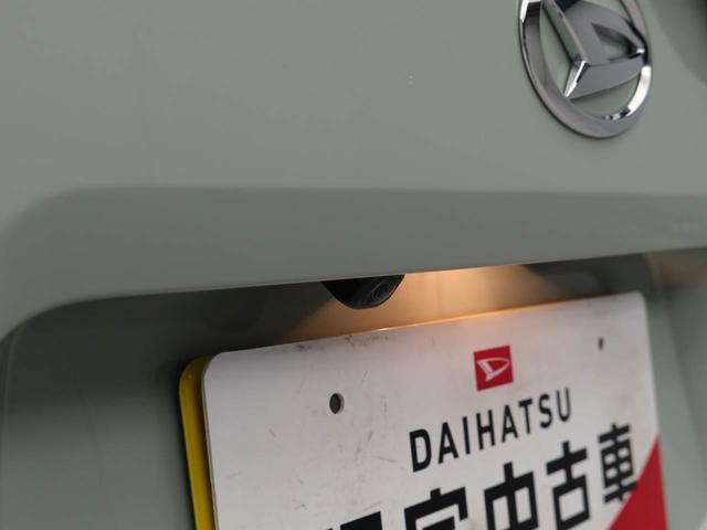 バックの苦手な初心者や女性にうれしいバックモニター　運転席の死角になる真後ろが確認できます。　（＾＾♪