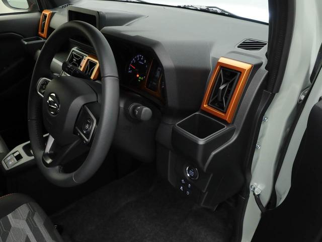 カップホルダーは運転席や助手席からちょうど手の届く位置です！！