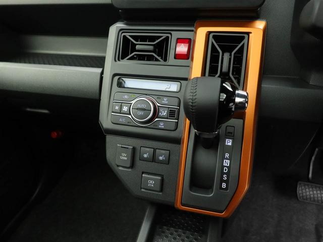 オートエアコン装備！お好みの温度に設定しておくと自動で風量などを調整してくれます。一年中快適ドライブです。