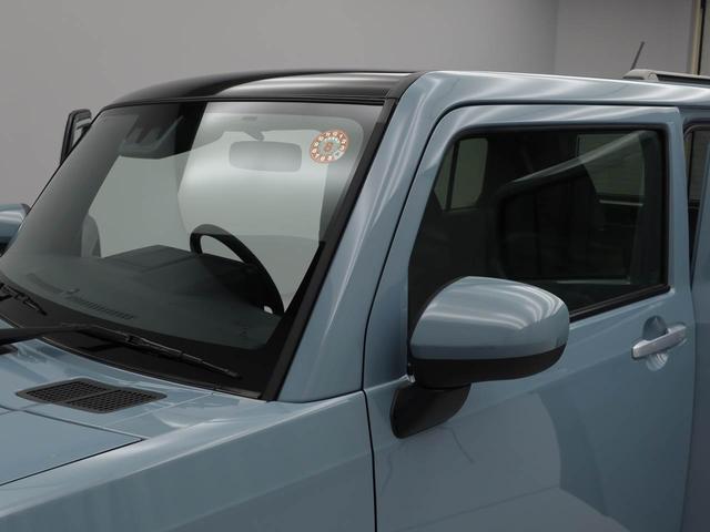 【オート格納式電動ドアミラー】　キーフリーシステムのドア施錠に連動して自動で格納。たたみ忘れを防止。